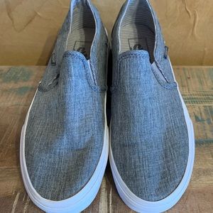 LIKE NEW Women’s Size 7 Slip-on Off the Wall Vans